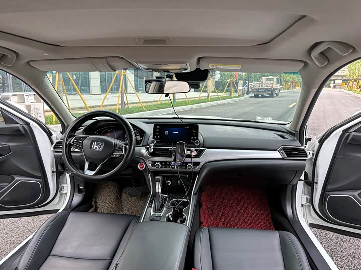 Фото 19 - Honda Accord