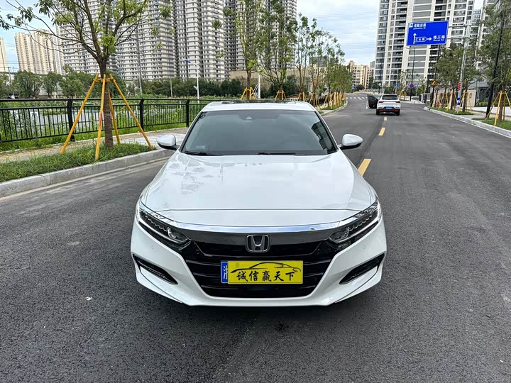 Фото 2 - Honda Accord