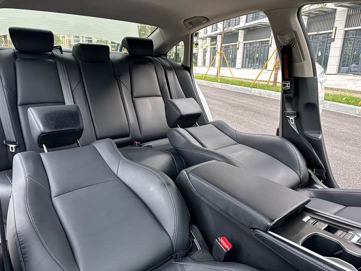 Фото 20 - Honda Accord