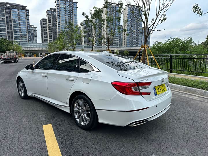 Фото 7 - Honda Accord