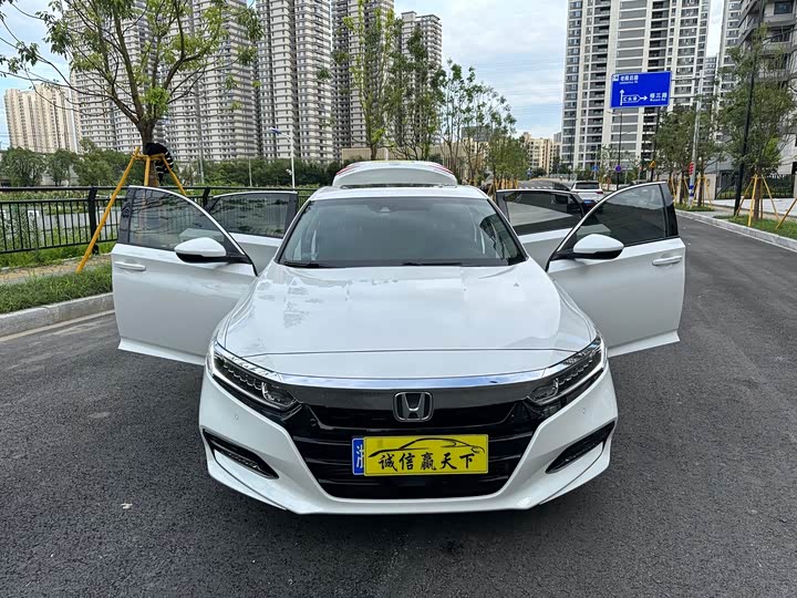 Фото 8 - Honda Accord