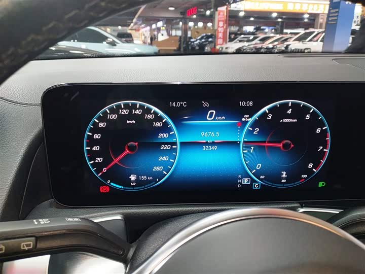 Фото 10 - Mercedes-Benz GLB-Class