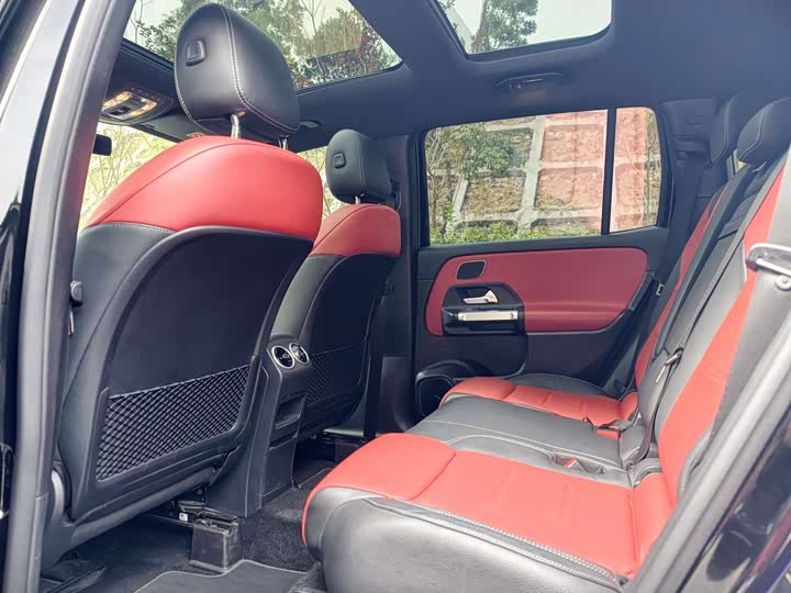 Фото 10 - Mercedes-Benz GLB-Class AMG