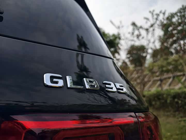 Фото 11 - Mercedes-Benz GLB-Class AMG