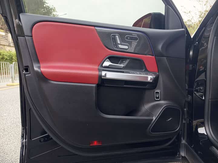 Фото 14 - Mercedes-Benz GLB-Class AMG