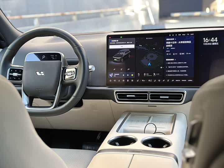 Фото 13 - LiXiang L9