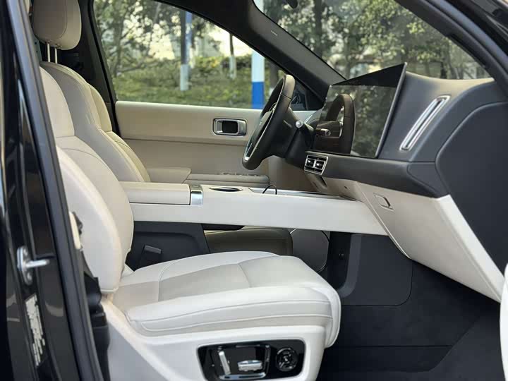 Фото 15 - LiXiang L9