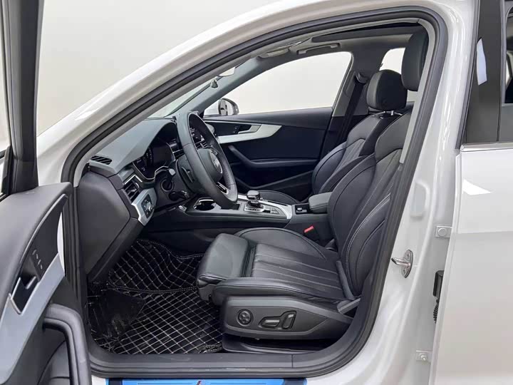 Фото 10 - Audi A4L