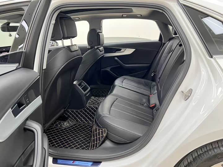 Фото 11 - Audi A4L