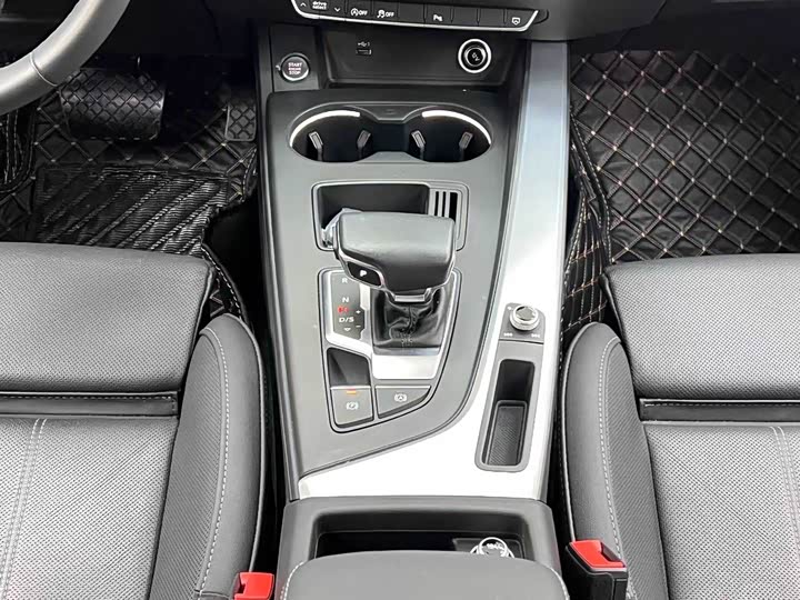 Фото 19 - Audi A4L