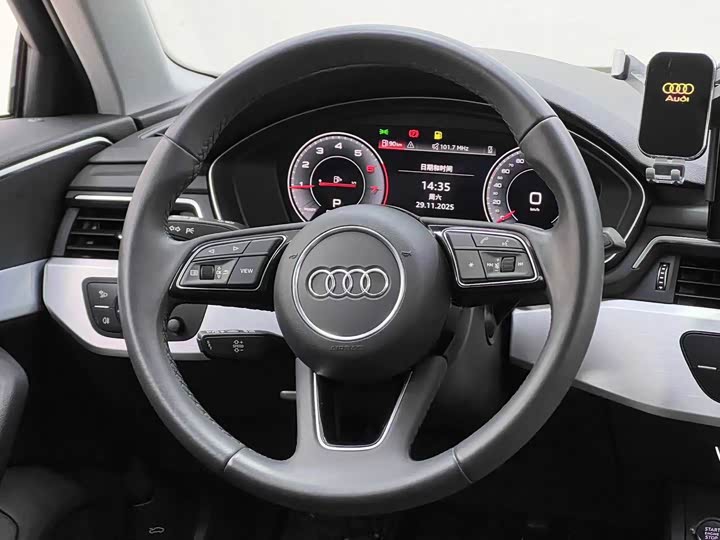 Фото 23 - Audi A4L