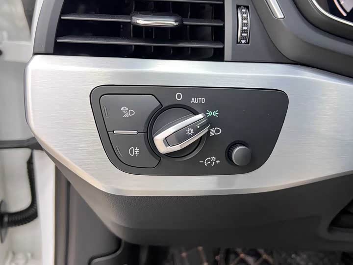 Фото 25 - Audi A4L