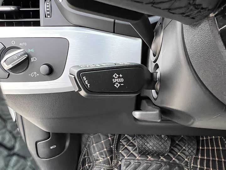 Фото 26 - Audi A4L