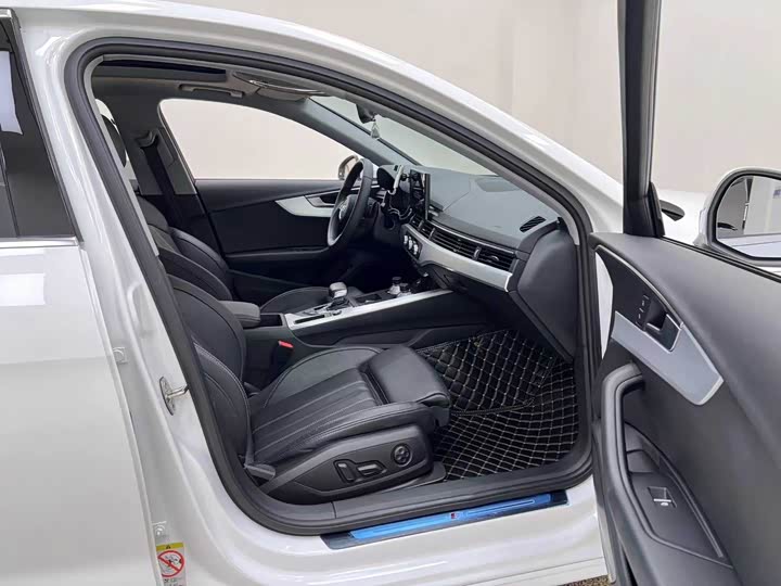 Фото 29 - Audi A4L