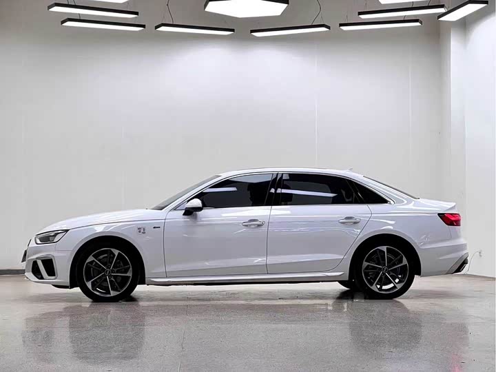 Фото 4 - Audi A4L