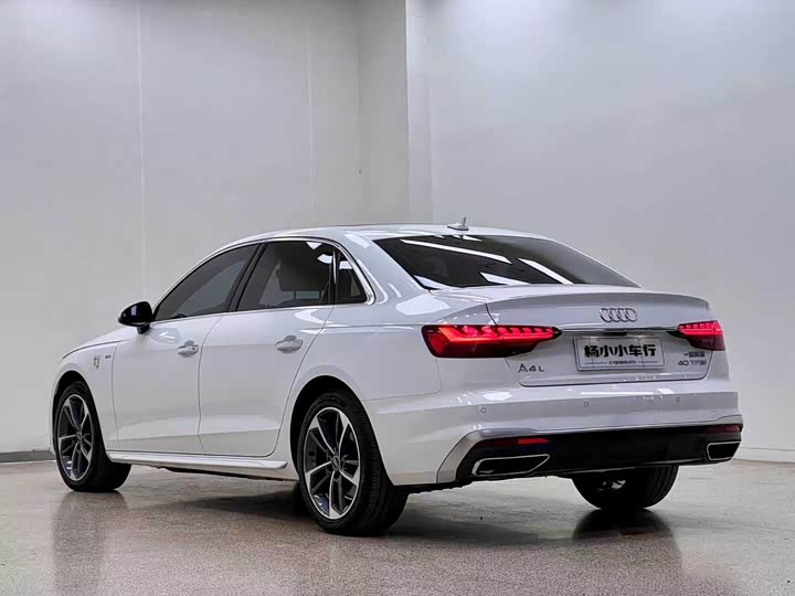 Фото 5 - Audi A4L