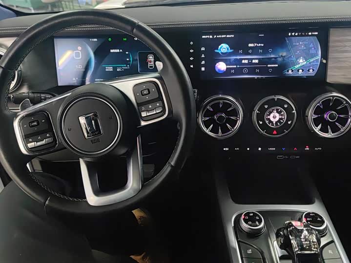 Фото 12 - Tank 300