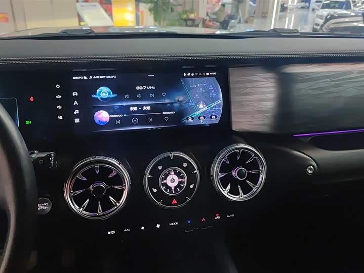 Фото 13 - Tank 300