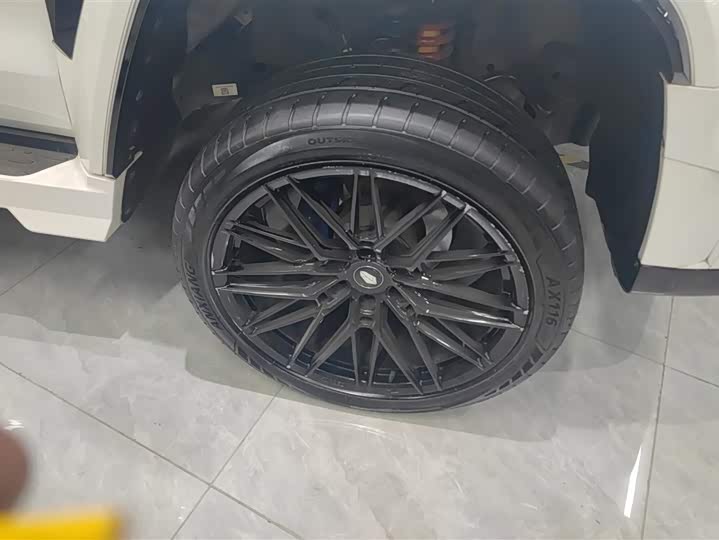 Фото 6 - Tank 300