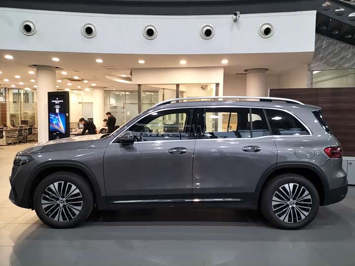 Фото 2 - Mercedes-Benz EQB