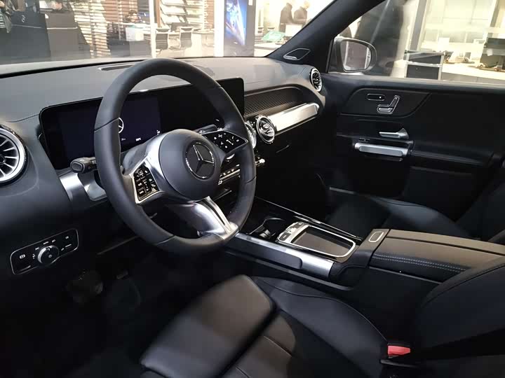 Фото 3 - Mercedes-Benz EQB