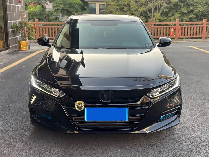 Фото 2 - Honda Accord