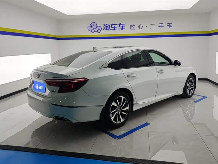 Фото 3 - Honda Inspire