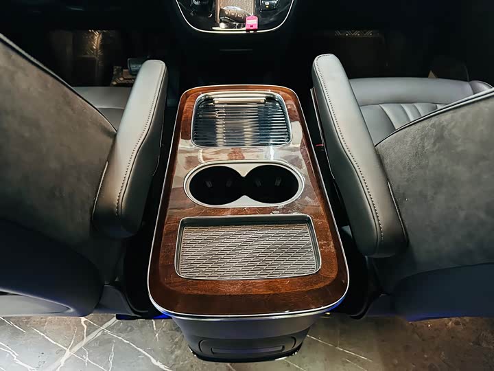 Фото 21 - Hongqi HQ9 Hybrid