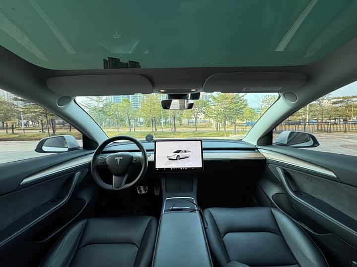 Фото 10 - Tesla Model 3