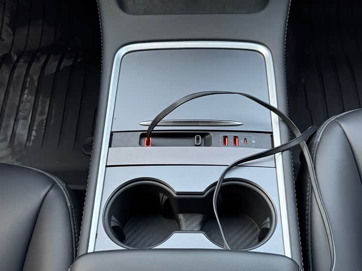 Фото 15 - Tesla Model 3