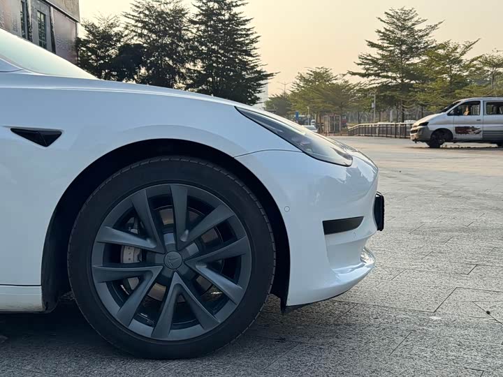 Фото 17 - Tesla Model 3