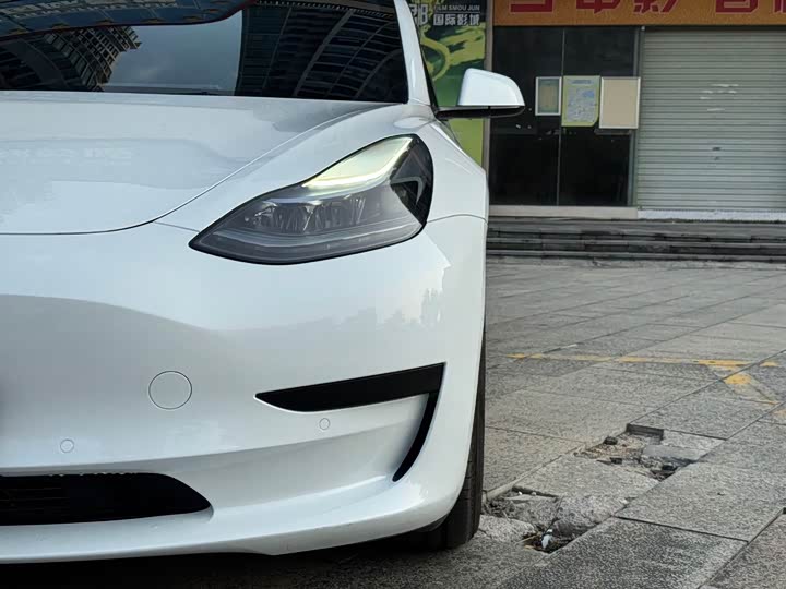 Фото 19 - Tesla Model 3