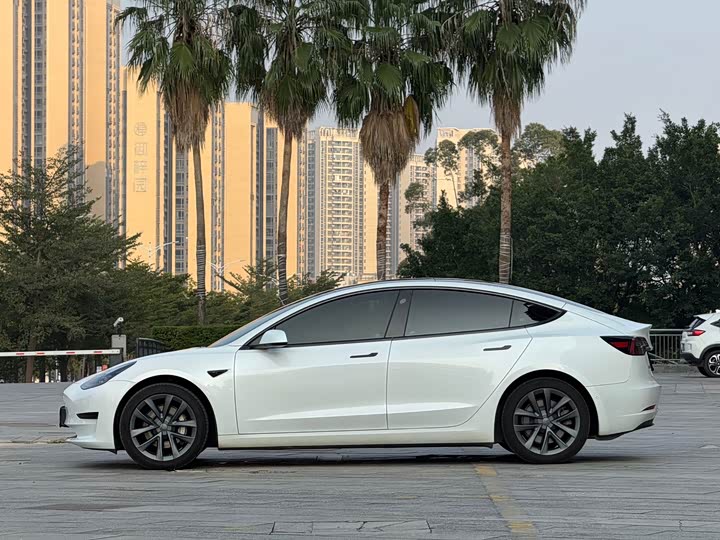 Фото 7 - Tesla Model 3