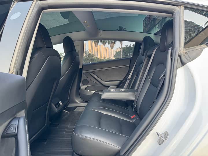 Фото 9 - Tesla Model 3