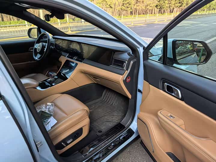 Фото 7 - LiXiang One