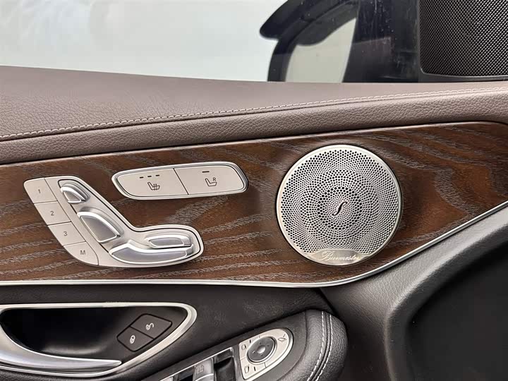 Фото 16 - Mercedes-Benz GLC-Class