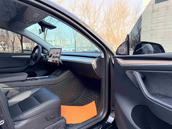 Фото 10 - Tesla Model Y