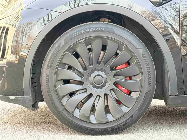 Фото 13 - Tesla Model Y