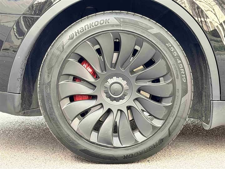 Фото 15 - Tesla Model Y