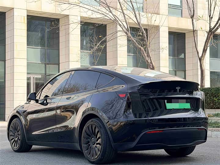 Фото 21 - Tesla Model Y