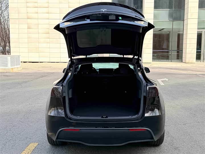 Фото 23 - Tesla Model Y