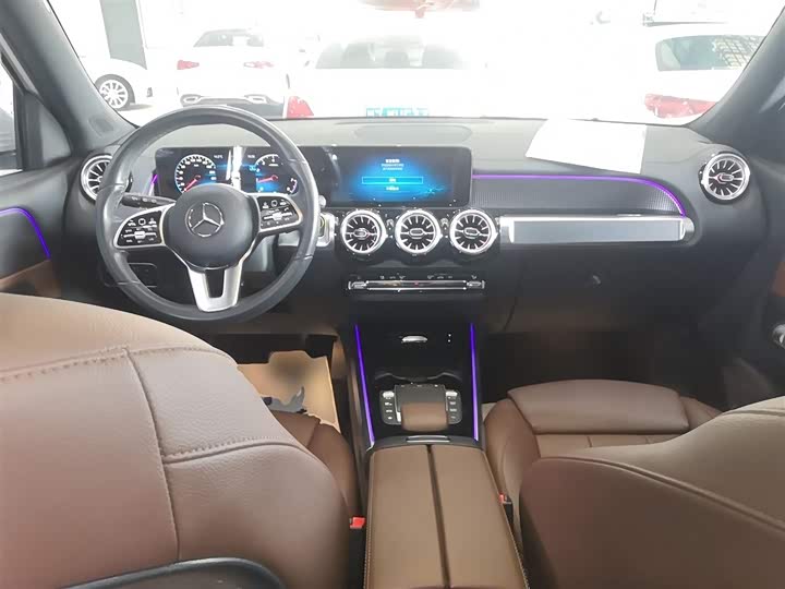 Фото 10 - Mercedes-Benz GLB-Class