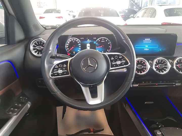 Фото 11 - Mercedes-Benz GLB-Class