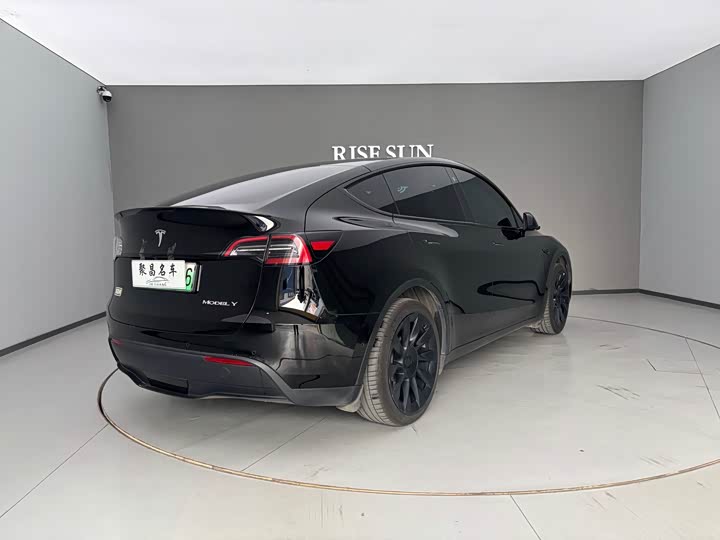 Фото 7 - Tesla Model Y