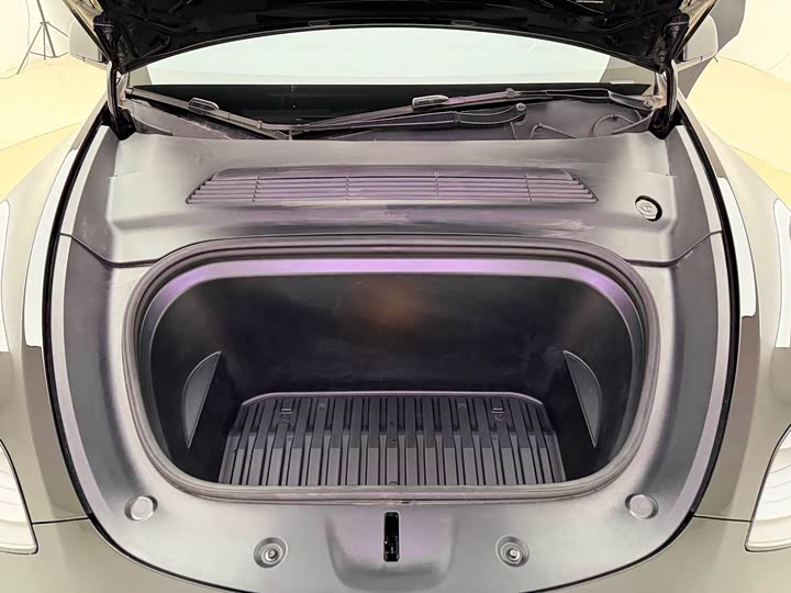 Фото 14 - Tesla Model Y