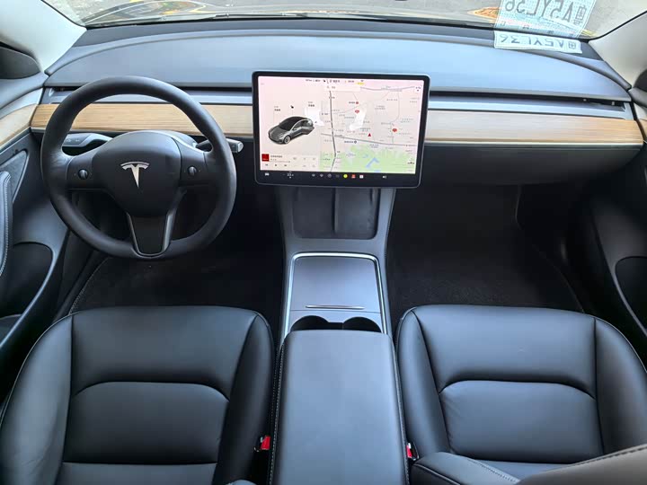 Фото 10 - Tesla Model 3