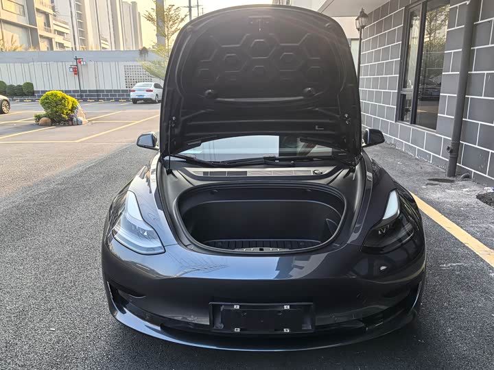 Фото 13 - Tesla Model 3