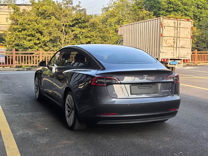 Фото 5 - Tesla Model 3