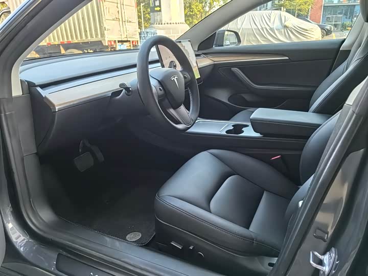 Фото 6 - Tesla Model 3