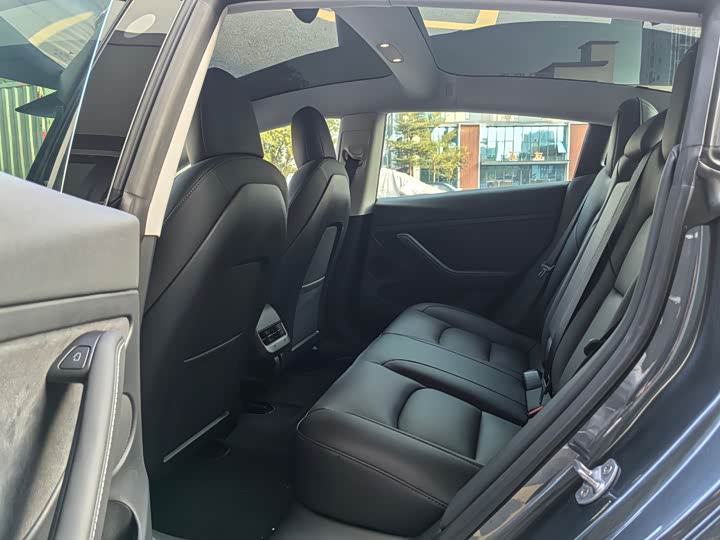 Фото 9 - Tesla Model 3